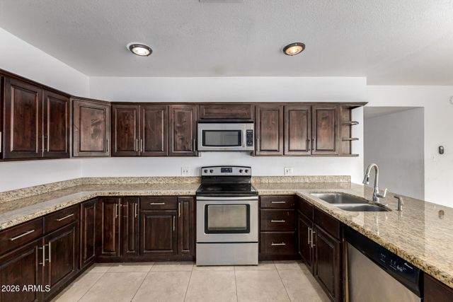 5017 N 64TH Avenue, Glendale, AZ 85301