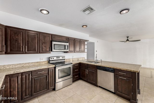 5017 N 64TH Avenue, Glendale, AZ 85301