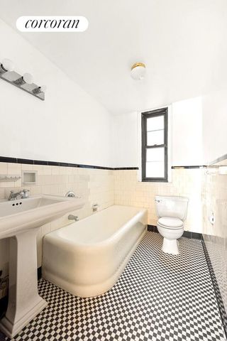 135 EASTERN Parkway 2B1, New York City, NY 11238