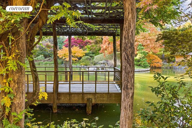 135 EASTERN Parkway 2B1, New York City, NY 11238