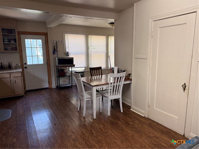 1002 E Sabine Street, Victoria, TX 77901