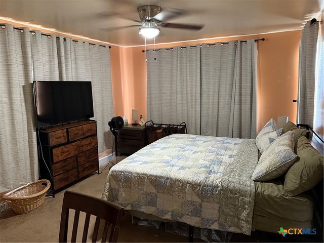 1002 E Sabine Street, Victoria, TX 77901