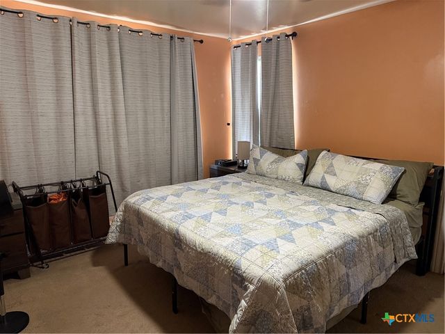 1002 E Sabine Street, Victoria, TX 77901