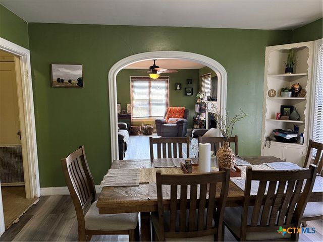 1002 E Sabine Street, Victoria, TX 77901