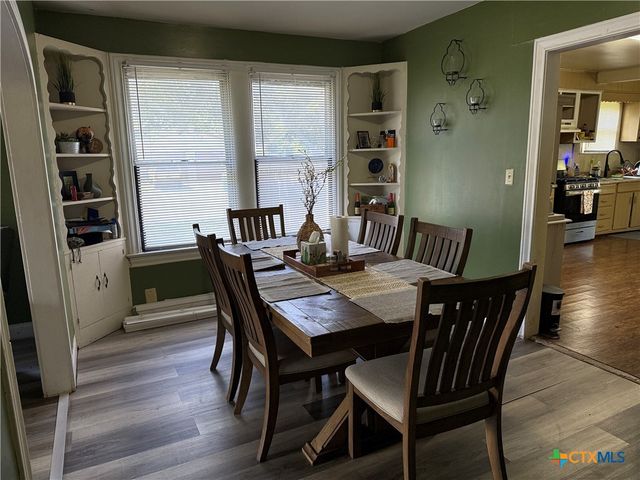 1002 E Sabine Street, Victoria, TX 77901