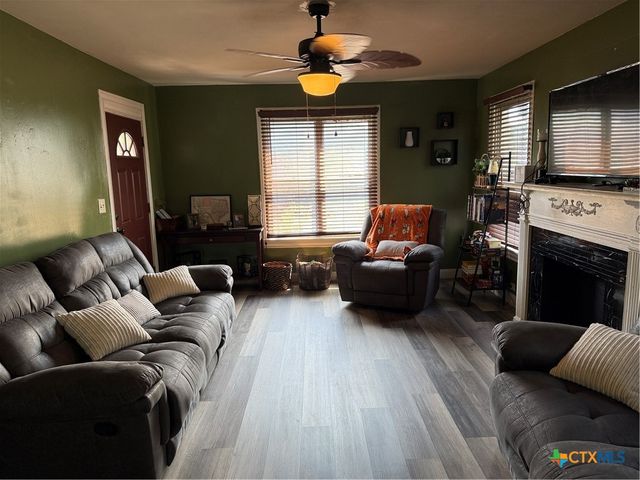 1002 E Sabine Street, Victoria, TX 77901