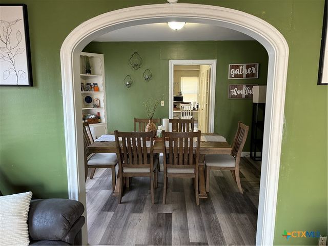 1002 E Sabine Street, Victoria, TX 77901