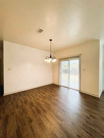 212 Lasso Circle, Mabank, TX 75143