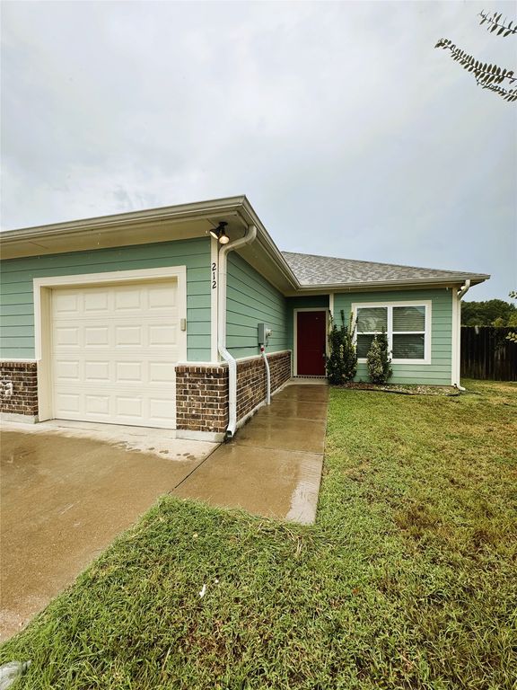212 Lasso Circle, Mabank, TX 75143