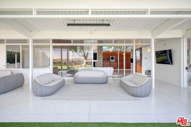 2262 Stradella Road, Los Angeles, CA 90077