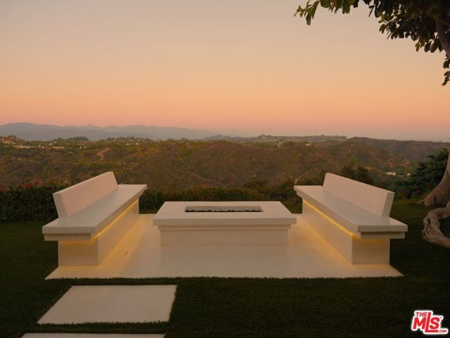 2262 Stradella Road, Los Angeles, CA 90077