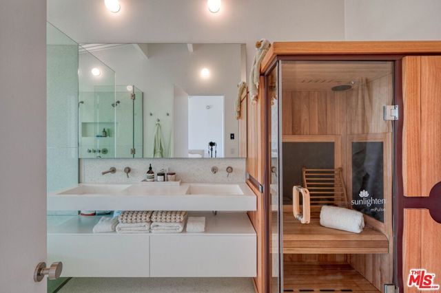 2262 Stradella Road, Los Angeles, CA 90077