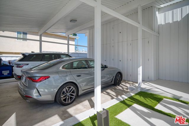 2262 Stradella Road, Los Angeles, CA 90077