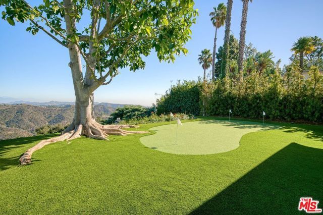 2262 Stradella Road, Los Angeles, CA 90077