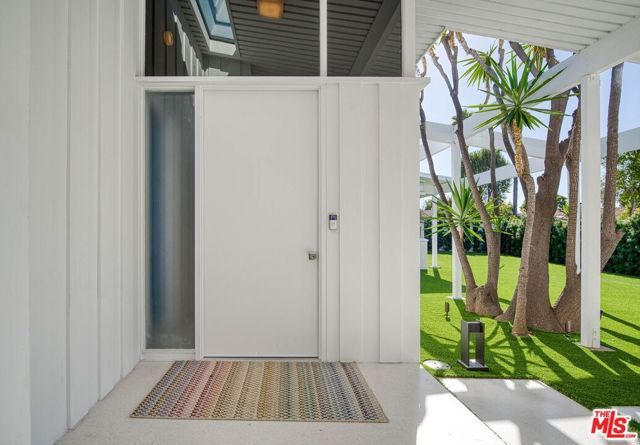 2262 Stradella Road, Los Angeles, CA 90077