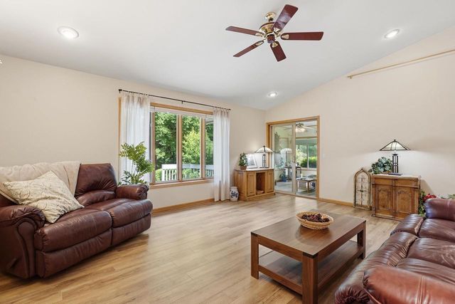 800 Sunset Drive, Cottage Grove, WI 53527
