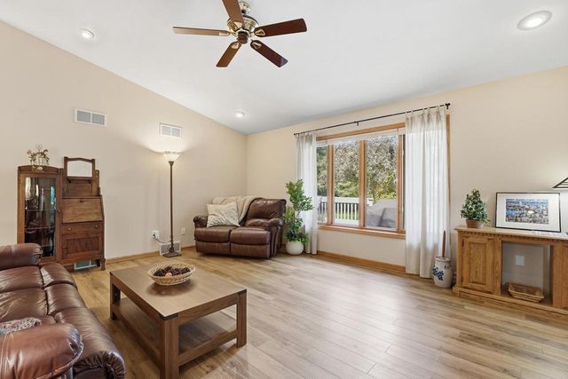 800 Sunset Drive, Cottage Grove, WI 53527