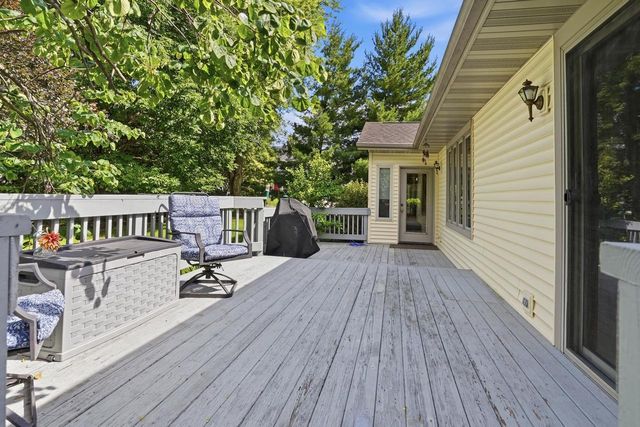 800 Sunset Drive, Cottage Grove, WI 53527