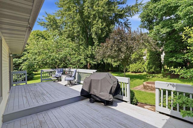 800 Sunset Drive, Cottage Grove, WI 53527