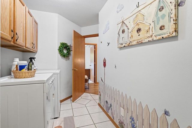 800 Sunset Drive, Cottage Grove, WI 53527