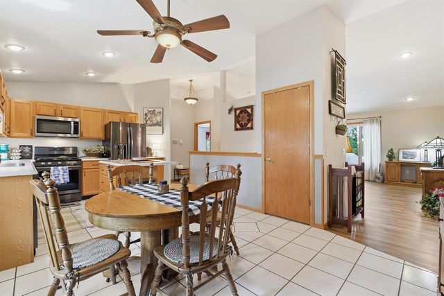 800 Sunset Drive, Cottage Grove, WI 53527