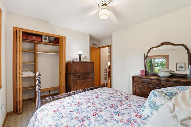 800 Sunset Drive, Cottage Grove, WI 53527
