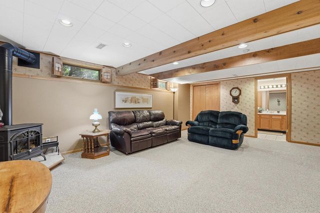 800 Sunset Drive, Cottage Grove, WI 53527