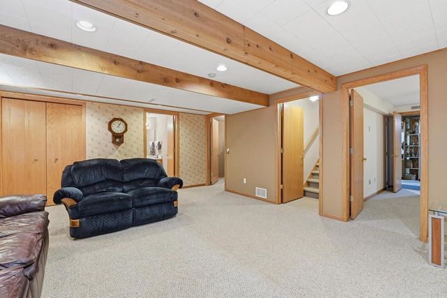800 Sunset Drive, Cottage Grove, WI 53527