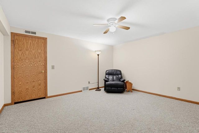 800 Sunset Drive, Cottage Grove, WI 53527