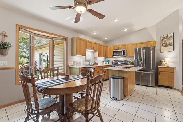 800 Sunset Drive, Cottage Grove, WI 53527