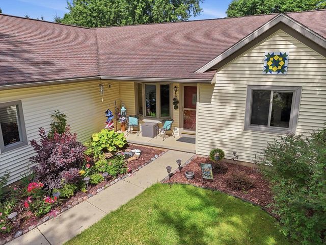 800 Sunset Drive, Cottage Grove, WI 53527