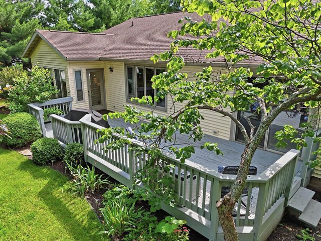 800 Sunset Drive, Cottage Grove, WI 53527