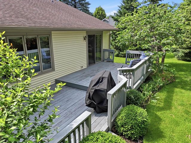 800 Sunset Drive, Cottage Grove, WI 53527