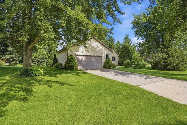 800 Sunset Drive, Cottage Grove, WI 53527
