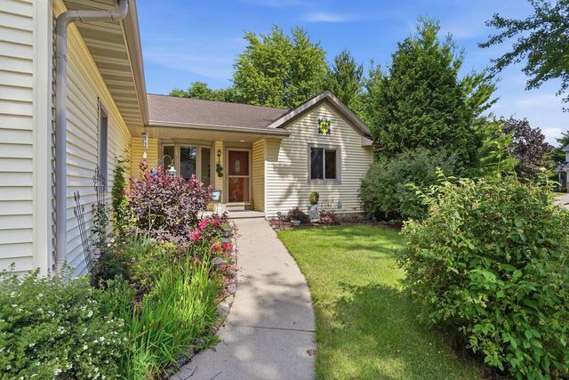 800 Sunset Drive, Cottage Grove, WI 53527