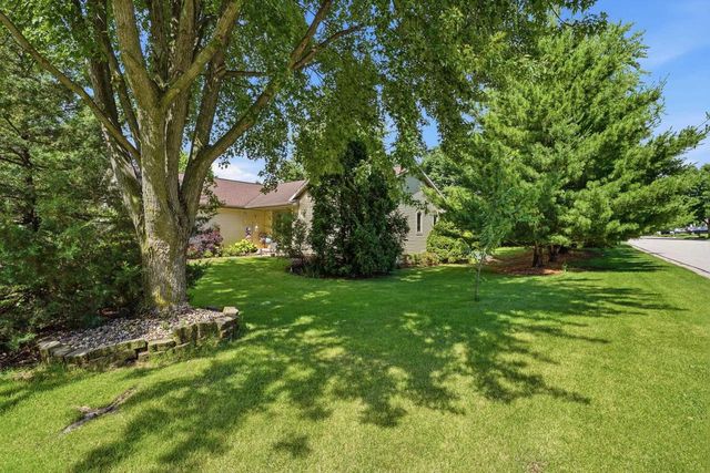 800 Sunset Drive, Cottage Grove, WI 53527