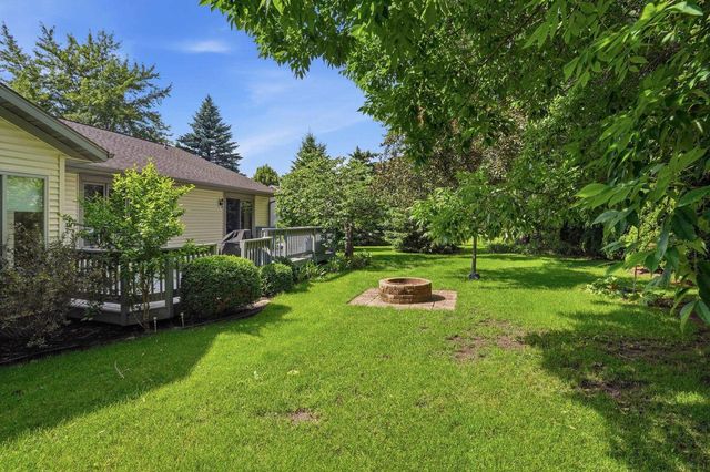 800 Sunset Drive, Cottage Grove, WI 53527