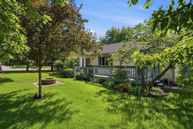 800 Sunset Drive, Cottage Grove, WI 53527