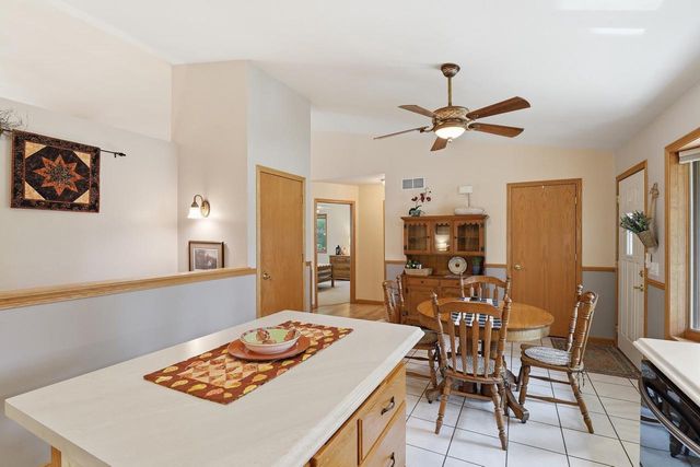 800 Sunset Drive, Cottage Grove, WI 53527