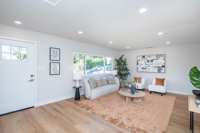 6165 Agee St, San Diego, CA 92122