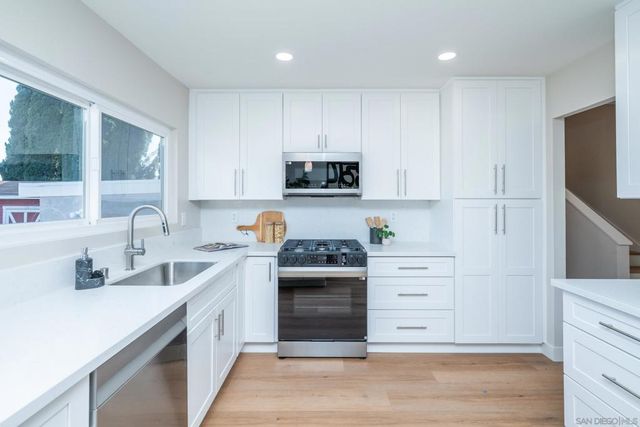 6165 Agee St, San Diego, CA 92122