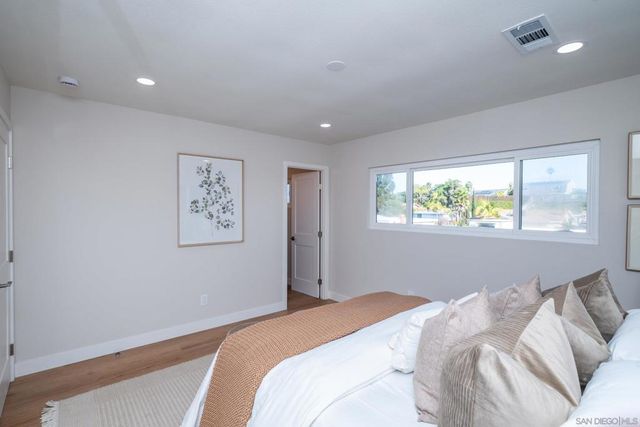 6165 Agee St, San Diego, CA 92122