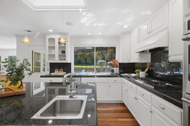 20660 Lomita Avenue, Saratoga, CA 95070