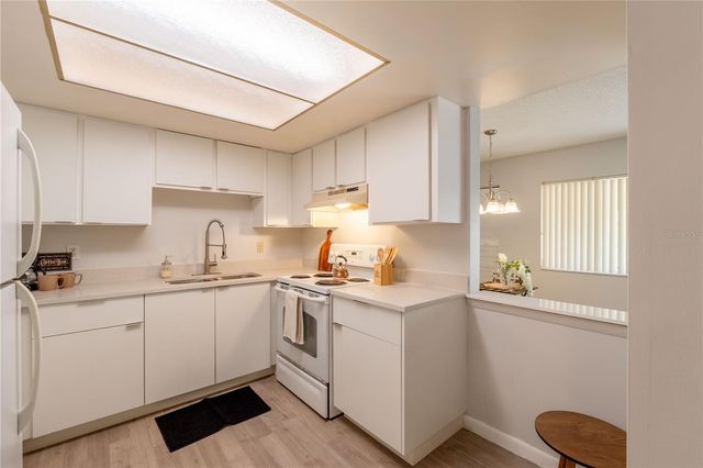 600 FAIRWAYS CIRCLE B, Ocala, FL 34472