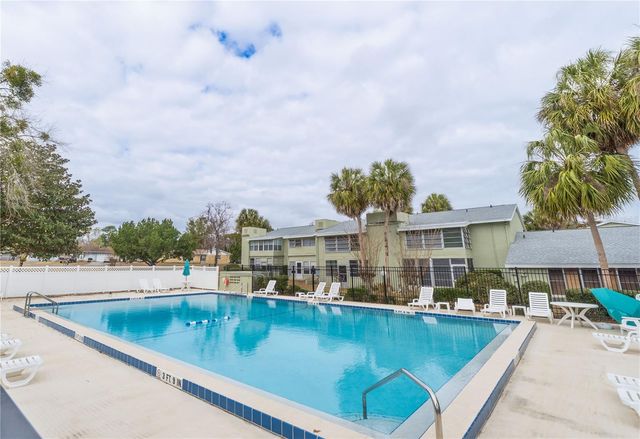 600 FAIRWAYS CIRCLE B, Ocala, FL 34472