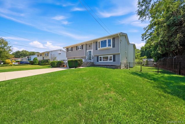 58 Oakridge Drive, Bay Shore, NY 11706
