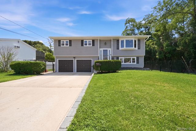 58 Oakridge Drive, Bay Shore, NY 11706