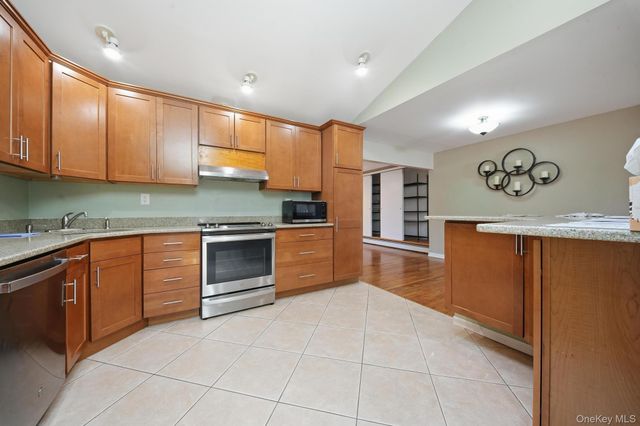 58 Oakridge Drive, Bay Shore, NY 11706
