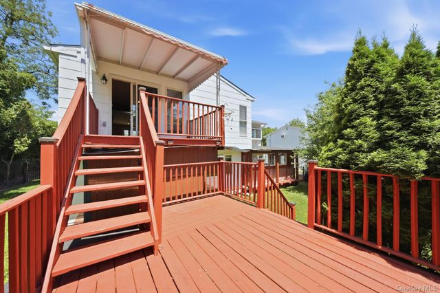 58 Oakridge Drive, Bay Shore, NY 11706