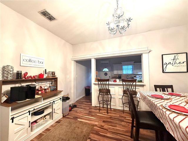420 E 4th St, Alice, TX 78332